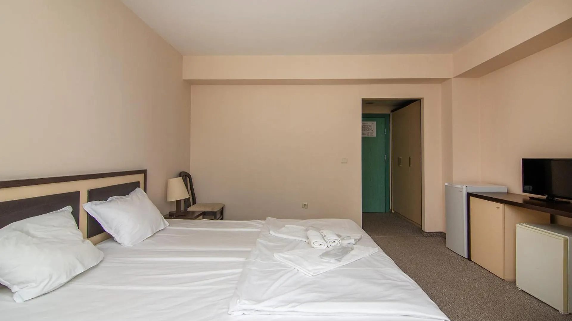 Budget Beachfront Golden Sands Varna Apartment